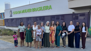 TDS apresenta proposta de inclusão produtiva a participantes da oficina de costura e customização da Casa da Mulher Brasileira